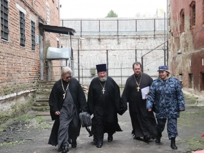 «Я был в темнице, и вы пришли навестить Меня» (Мф. 25:36). Тюремное служение в Новозыбковском благочинии: душеполезная встреча благочинного Новозыбковского церковного округа Клинцовской епархии с отбывающими наказание в СИЗО-2 города Новозыбкова