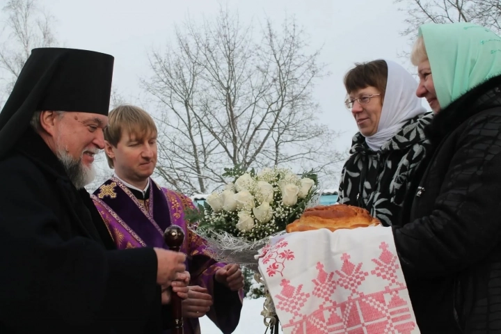 Храм в честь святых Первоверховных апостолов Петра и Павла села Добродеевка Злынковского района