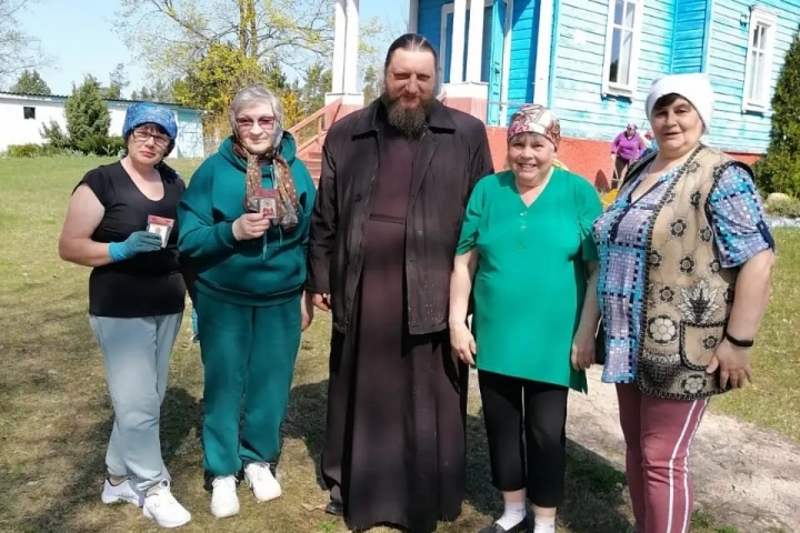 Храм в честь святых Первоверховных апостолов Петра и Павла села Добродеевка Злынковского района