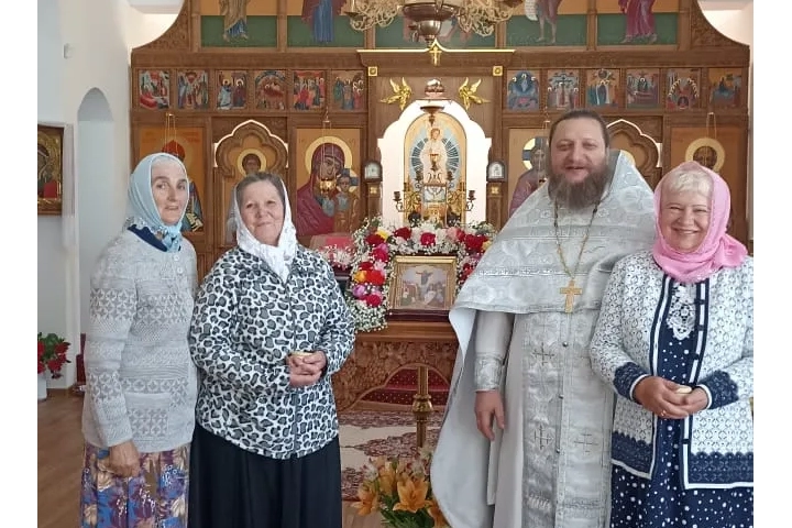 Храм в честь святых Первоверховных апостолов Петра и Павла села Добродеевка Злынковского района