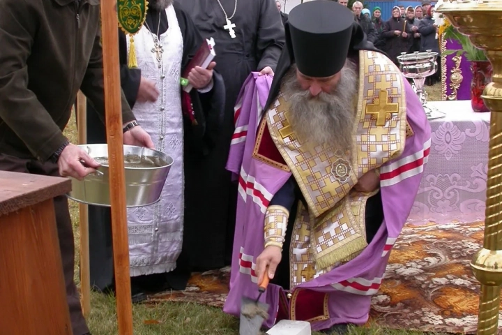 Храм во Имя Святой Троицы пгт Красная Гора