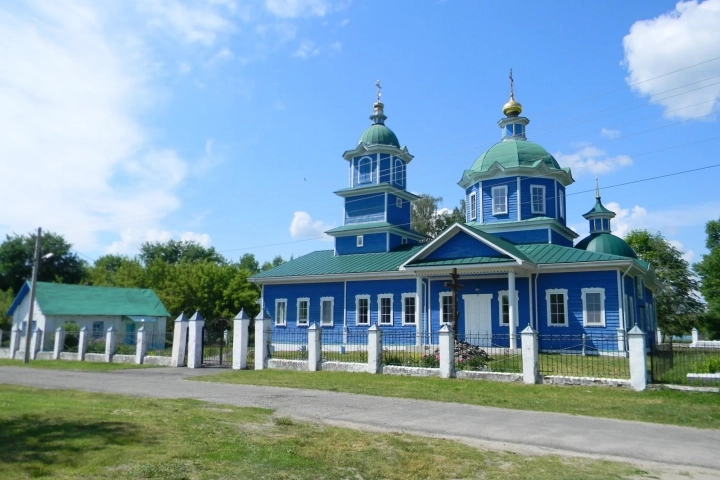 Храм в честь Покрова Пресвятой Богородицы села Яловка Красногорского района