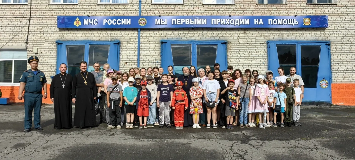 «Я знаю правила пожарной безопасности!» Учащиеся воскресных школ города Новозыбкова посетили отделение МЧС РФ в городе Новозыбкове «Я знаю правила пожарной безопасности!» Учащиеся воскресных школ города Новозыбкова посетили отделение МЧС РФ в городе Новозыбкове