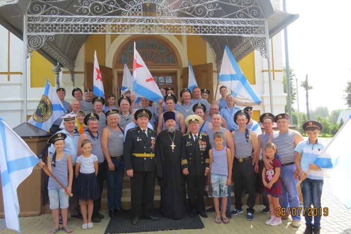 В День памяти святого равноапостольного великого князя Владимира в Новозыбковском благочинии молитвенно почтили 1031-летие Крещения Руси, а также почтили память, погибших за Веру и Отечество, воинов служивших в войсках Военно-морского флота