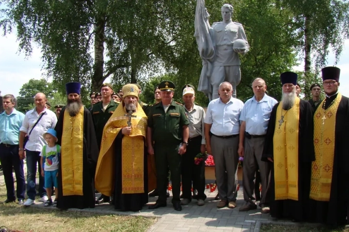 День памяти и скорби – День начала Великой Отечественной войны (1941 г.) в Новозыбковском благочинии ознаменован молитвой об упокоении душ воинов-освободителей