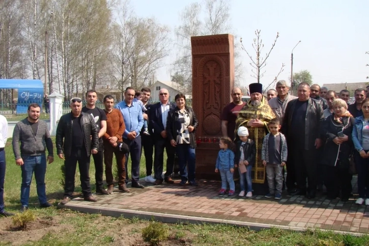 104-ая годовщина геноцида армян в Турецкой империи ознаменована заупокойной молитвой о невинноубиенных: В Чудо-Михайловском храме города Новозыбкова молились представители армянской диаспоры города