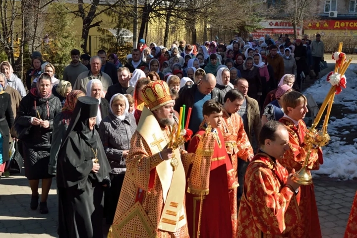 Христос воскресе! Воистину воскресе! Епископ Клинцовской и Трубчевский Владимир, в Петро-Павловском кафедральном соборе, в Понедельник Светлой седмицы, возглавил Соборное богослужение духовенства Епархии