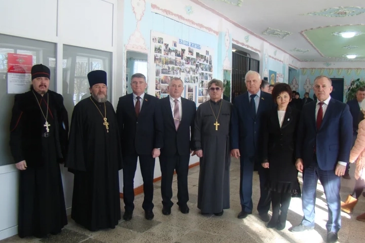 Духовенство города Новозыбкова и Новозыбковского района приняло участие во встречах Губернатор Брянской области Александра Васильевича Богомаза и руководителей Правительства Брянской области с общественностью