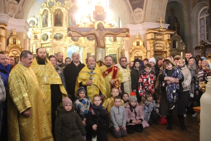 Христиане города Новозыбкова вновь поклонились святыне - копии Небоявленного Животворящего Креста Господня (Годеновский Крест)