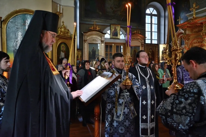 Чтение Великого Канона преподобного Андрея Критского в среду Первой седмицы Великого поста, в Соборном храме Новозыбковского благочиния, совершил Преосвященнейший Владимир, Епископ Клинцовский и Трубчевский