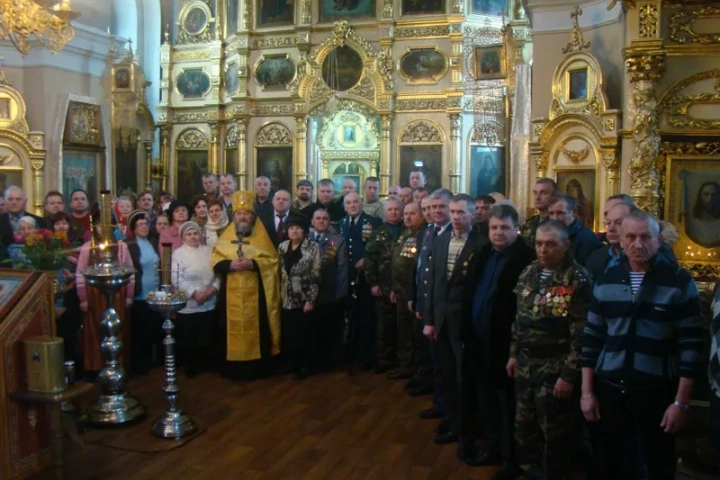 Еще молимся о упокоении воинов, жизнь свою на поле брани положивших ! В канун 28-й годовщины вывода советских войск из Афганистана, в соборном храме Новозыбковского благочиния совершена панихида о всех воинах, погибших в локальных вооруженных конфликтах