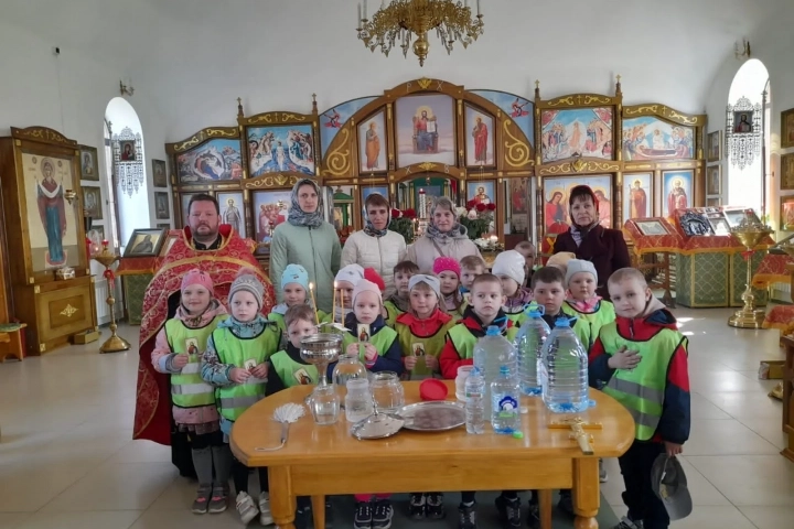 Во дни Светлой седмицы воспитанники детского сада «Теремок» пгт Красная Гора посетили Троицкий храм