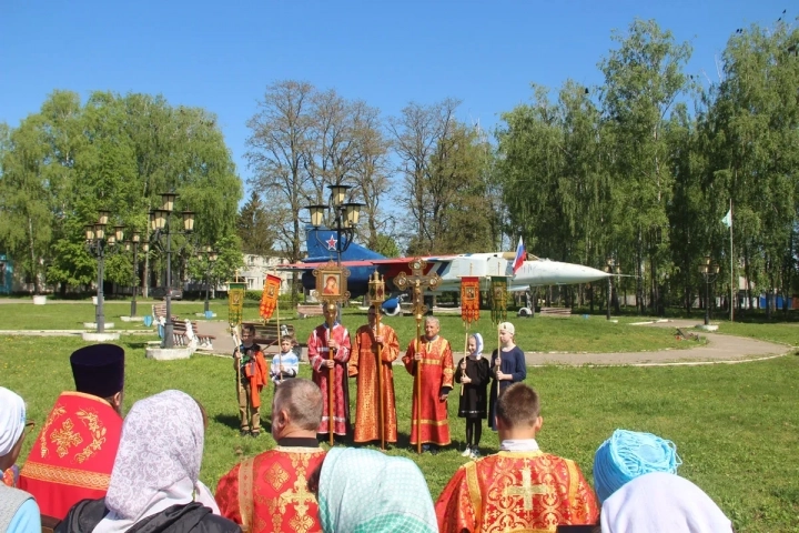 Православные верующие города Новозыбкова молитвенно почтили память летчиков-участников СВО, погибших 13 мая 2023 года над территорией Брянской области