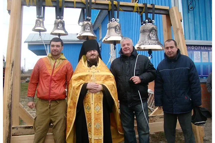 Людковские кампаны: На звоннице новозыбковского храма в честь Рождества Пресвятой Богородицы теперь новые колокола