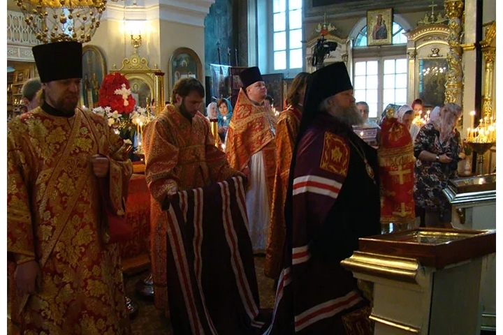 В Неделю святых Жен-Мироносиц Епископ Клинцовский и Трубчевский Сергий совершил Божественную литургию в Новозыбковском благочинии