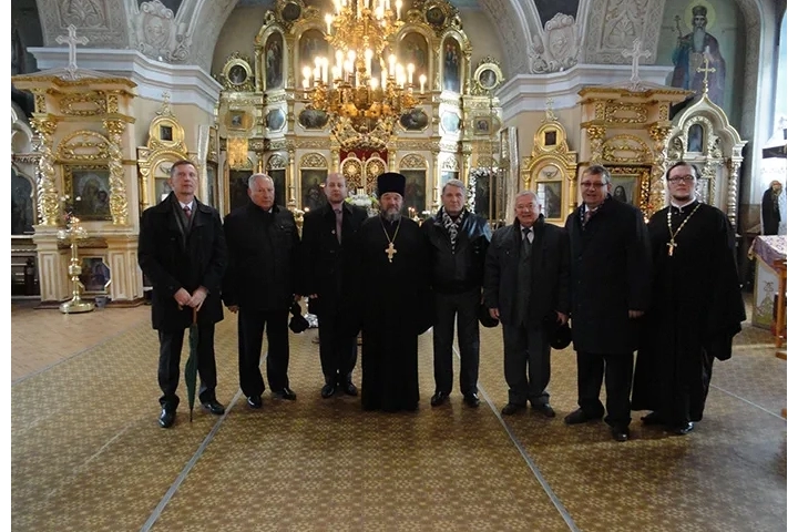 О граде сем и о всех верою живущих в нем, Господу помолимся. – Господи, помилуй! В День рождения города Новозыбкова, в храме в честь чуда Архистратига Михаила в Хонех совершено Молебное пение о граде и жителях его