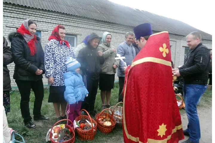 ХРИСТОС ВОСКРЕСЕ! Освящение пасхальных приношений совершено в селах Новозыбковского района