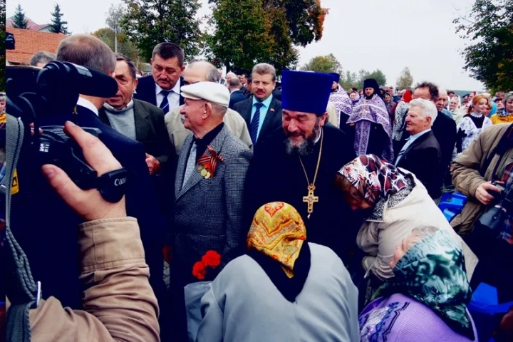 Губернатор Брянской области молился вместе с духовенством и Православными жителями Красногорского района Брянской области