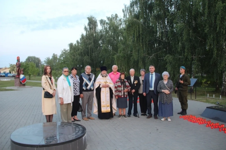 В День памяти и скорби в Новозыбкове прошла акция «Свеча памяти», посвященная памяти тех, кто ценою жизни своей одержал победу в Великой Отечественной Войне