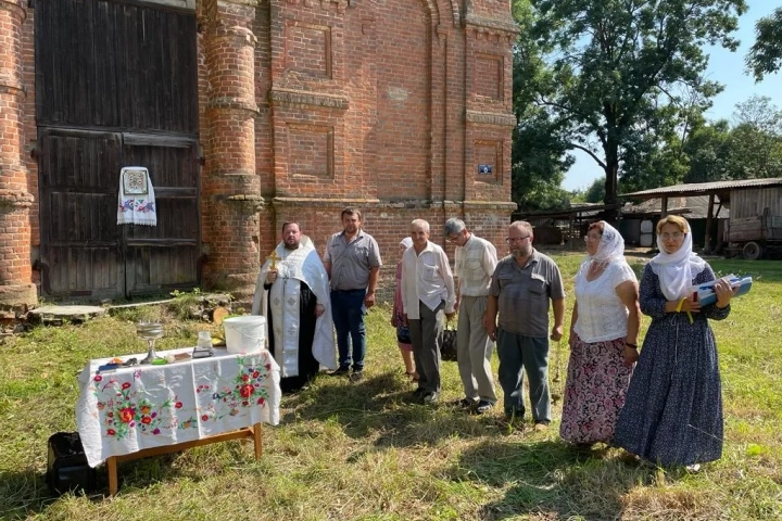 В Праздник Преображение Господне в пгт. Красная Гора и молитва о восстановлении поруганного храма в селе Медведи