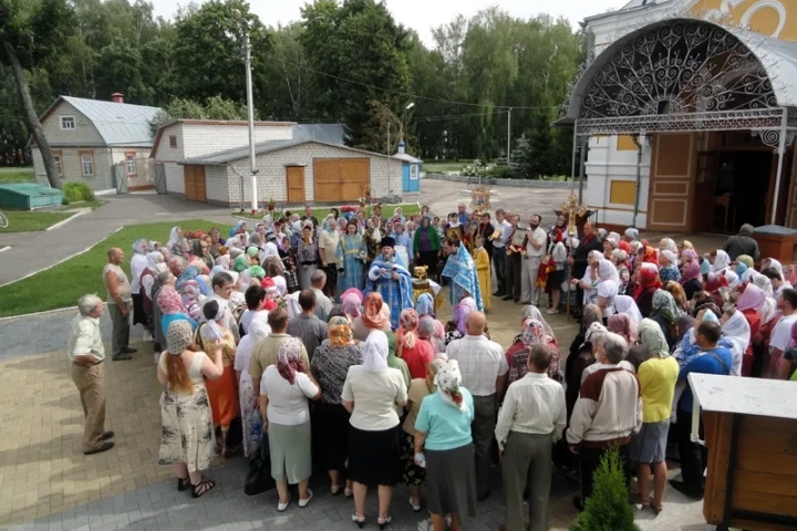 Моление ко Пресвятой Богородице пред иконою Ея, именуемой Казанская: водосвятные молебны в Новозыбковском благочинии