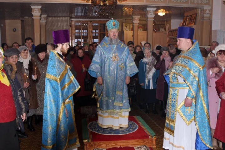 В день Праздника Сретения Господня, Епископ Брянский и Севский Александр совершил Божественную литургию в городе Новозыбкове, а также принял участие в Сретенских торжествах