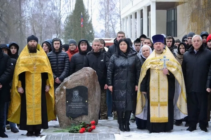 Священнослужители Новозыбковского благочиния приняли участие в открытии памятного знака меценату князю Николаю Дмитриевичу Долгорукову, установленному на территории Новозыбковского филиала Брянского государственного аграрного университета