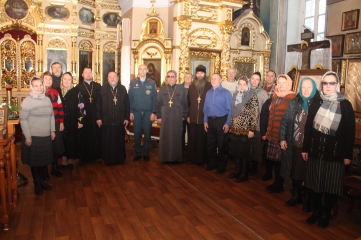 Спасатель Новозыбковского городского округа провел инструктаж для священнослужителей и прихожан храмов города Новозыбкова