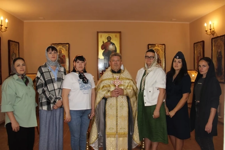 Священник молитвенно поздравил сотрудников СИЗО-2 города Новозыбкова с Днём семьи, любви и верности Священник молитвенно поздравил сотрудников СИЗО-2 города Новозыбкова с Днём семьи, любви и верности