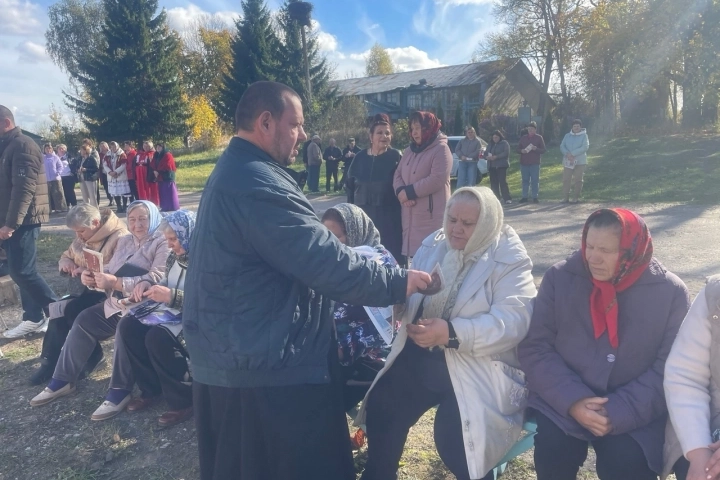 В день Покрова Пресвятой Богородицы жители и гости села Медведи Красногорского района молитвенно почтили Престольный праздник