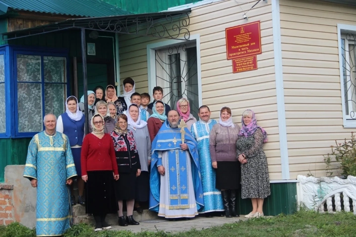 Духовное окормление дальних приходов в Новозыбковском благочинии: В день Покрова Пресвятой Богородицы, Благочинный Новозыбковского церковного округа совершил Божественную литургию в молитвенном доме села Новые Бобовичи