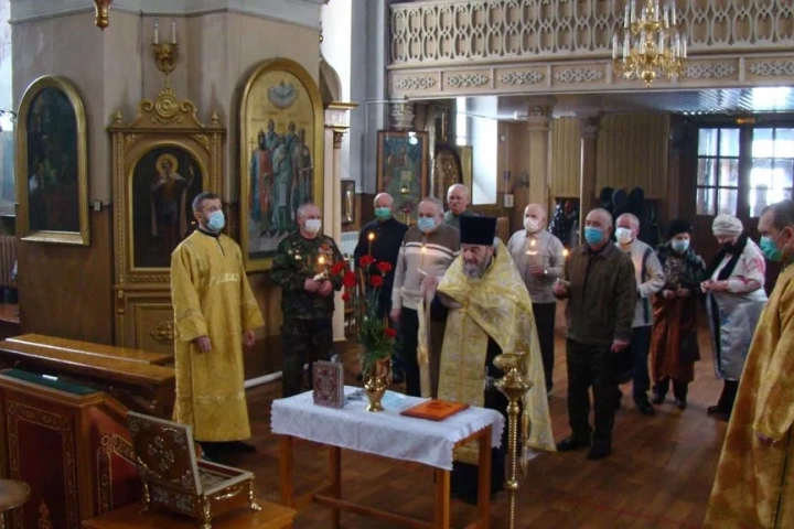 Еще молимся о упокоении воинов, жизнь свою на поле брани положивших! В день Сретения Господня, а также в день 32-й годовщины вывода советских войск из Афганистана, в соборном храме Новозыбковского благочиния совершена панихида о всех воинах, погибших в локальных вооруженных конфликтах