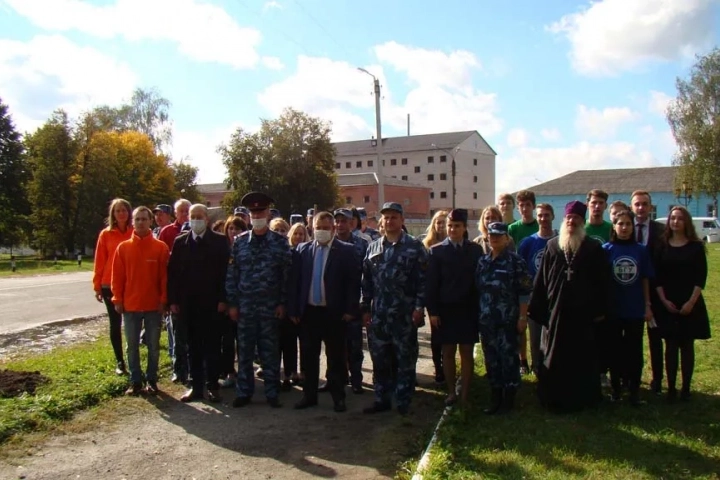 В память об освободителях Новозыбковской земли от немецко-фашистских захватчиков, на одной из центральных улиц города, в ознаменование 75-летия Великой Победы, высажена Аллея памяти