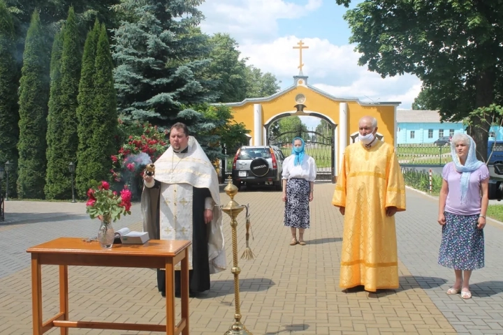 75 лет Парада Победы! В полдень, во всех храмах Новозыбковского благочиния, павших героев Великой Отечественной Войны почтили колокольным звоном