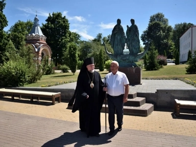 День семьи, любви и верности в селе Ляличи ознаменован Архиерейским богослужением. Священники Новозыбковского церковного округа сослужили Правящему Архиерею за Божественной литургией в день памяти святых благоверных князей Петра и Февронии, Муромских чудотворцев