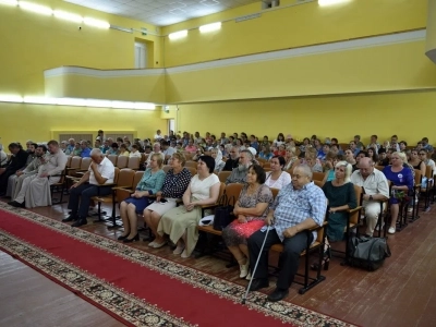 День семьи, любви и верности в селе Ляличи ознаменован Архиерейским богослужением. Священники Новозыбковского церковного округа сослужили Правящему Архиерею за Божественной литургией в день памяти святых благоверных князей Петра и Февронии, Муромских чудотворцев