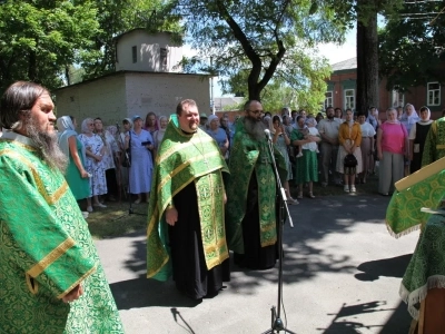 Общегородской молебен о семейном благополучии совершен в городе Новозыбкове в День памяти святых благоверных князей Петра и Февронии Муромских