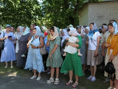 Общегородской молебен о семейном благополучии совершен в городе Новозыбкове в День памяти святых благоверных князей Петра и Февронии Муромских