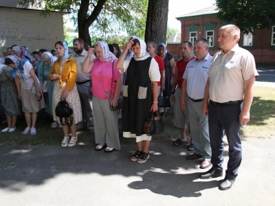 Общегородской молебен о семейном благополучии совершен в городе Новозыбкове в День памяти святых благоверных князей Петра и Февронии Муромских