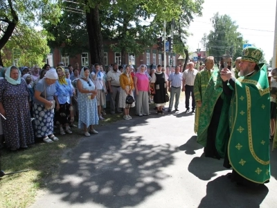 Общегородской молебен о семейном благополучии совершен в городе Новозыбкове в День памяти святых благоверных князей Петра и Февронии Муромских