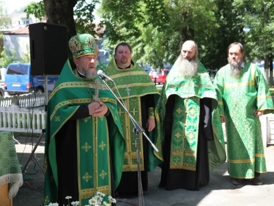 Общегородской молебен о семейном благополучии совершен в городе Новозыбкове в День памяти святых благоверных князей Петра и Февронии Муромских