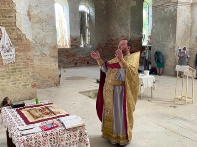 В селе Медведи Красногорского района вновь совершена Божественная Литургия