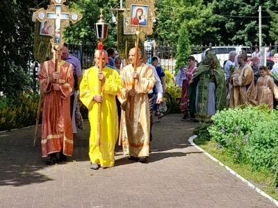 В День Святой Троицы, Пятидесятницы, православные красногорцы молитвенно отметили Престольный праздник своего храма