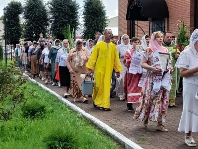 В День Святой Троицы, Пятидесятницы, православные красногорцы молитвенно отметили Престольный праздник своего храма