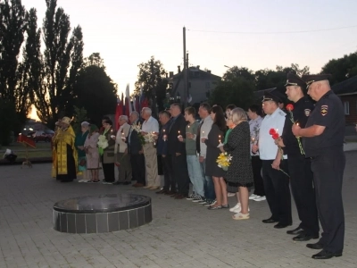 В День памяти и скорби в Новозыбкове прошла акция «Свеча памяти», посвященная памяти тех, кто ценою жизни своей одержал победу в Великой Отечественной Войне Возшед на небеса отонудуже и сошел еси...