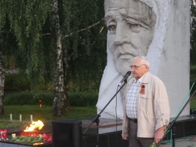 В День памяти и скорби в Новозыбкове прошла акция «Свеча памяти», посвященная памяти тех, кто ценою жизни своей одержал победу в Великой Отечественной Войне Возшед на небеса отонудуже и сошел еси...