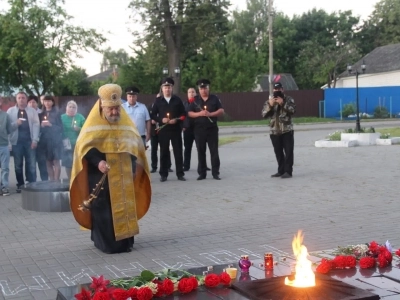 В День памяти и скорби в Новозыбкове прошла акция «Свеча памяти», посвященная памяти тех, кто ценою жизни своей одержал победу в Великой Отечественной Войне Возшед на небеса отонудуже и сошел еси...