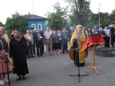 В День памяти и скорби в Новозыбкове прошла акция «Свеча памяти», посвященная памяти тех, кто ценою жизни своей одержал победу в Великой Отечественной Войне Возшед на небеса отонудуже и сошел еси...