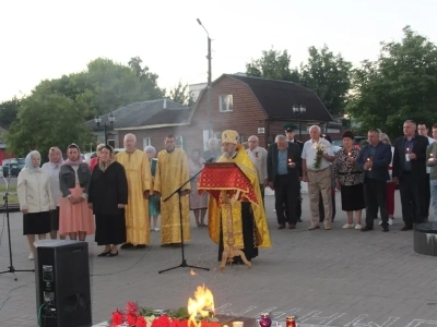 В День памяти и скорби в Новозыбкове прошла акция «Свеча памяти», посвященная памяти тех, кто ценою жизни своей одержал победу в Великой Отечественной Войне Возшед на небеса отонудуже и сошел еси...