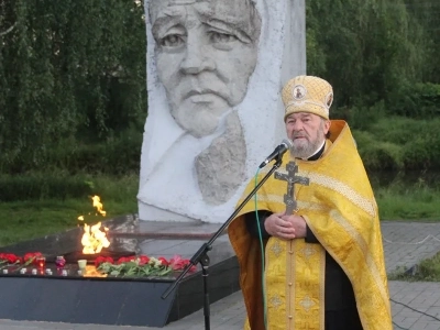 В День памяти и скорби в Новозыбкове прошла акция «Свеча памяти», посвященная памяти тех, кто ценою жизни своей одержал победу в Великой Отечественной Войне Возшед на небеса отонудуже и сошел еси...